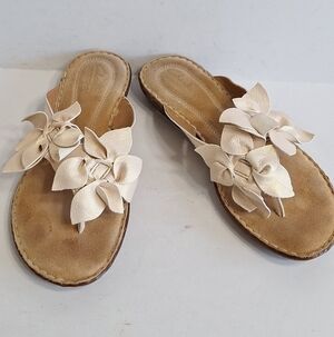 Clarks Cream Leather Metallic Coquette Sandal with Floral Embellishment Size 7.5